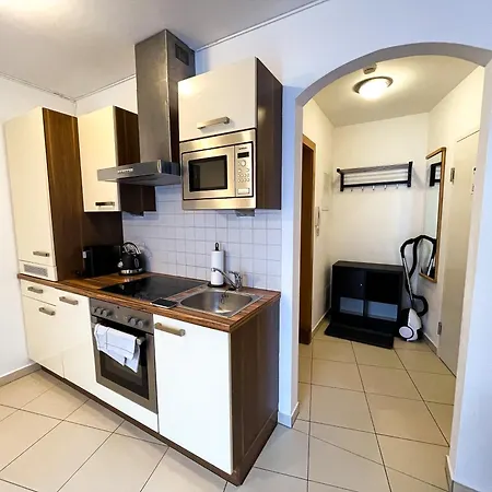 Alpzbase Apartament *